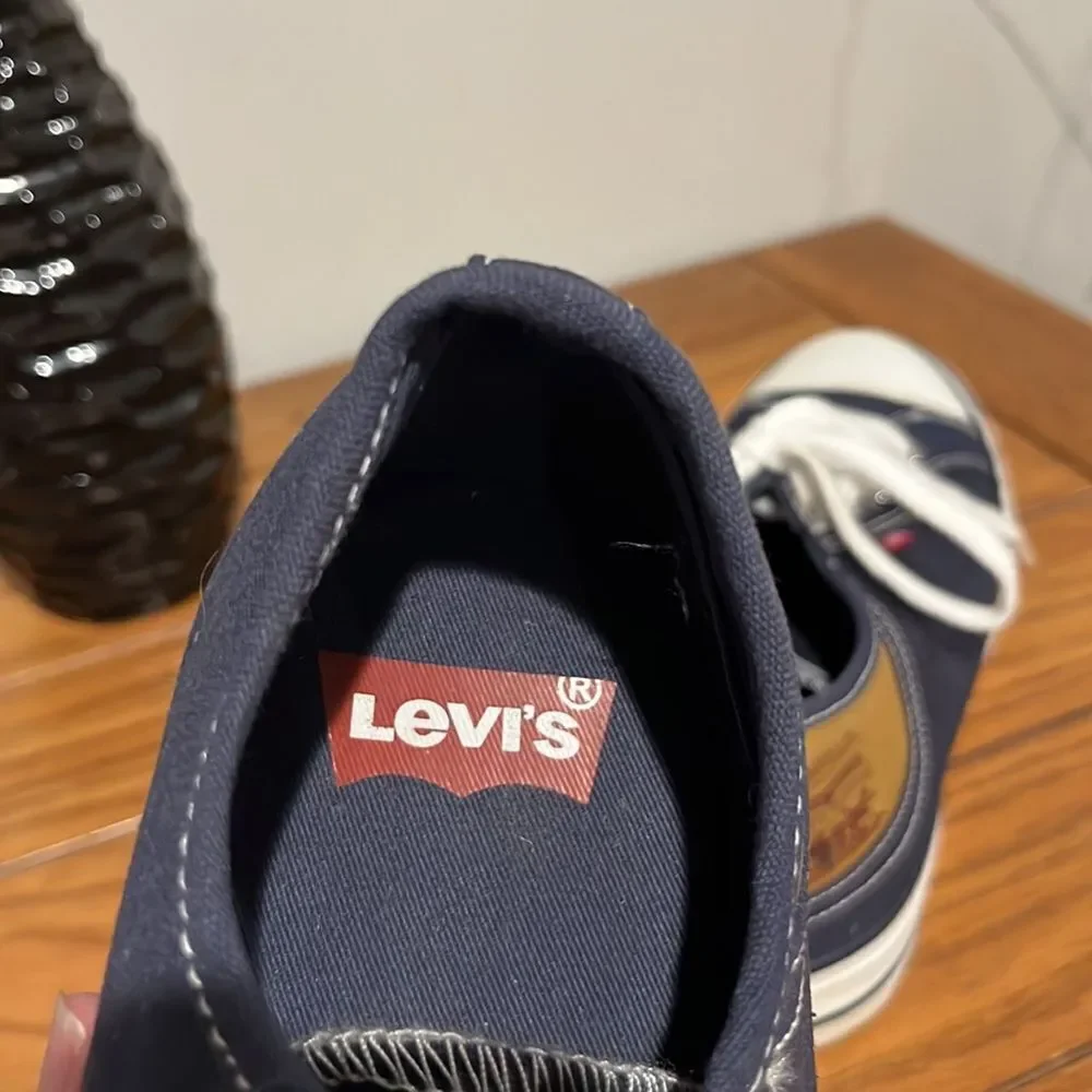 Levi’s Men’s Navy Canvas Shoes Size 8.5.